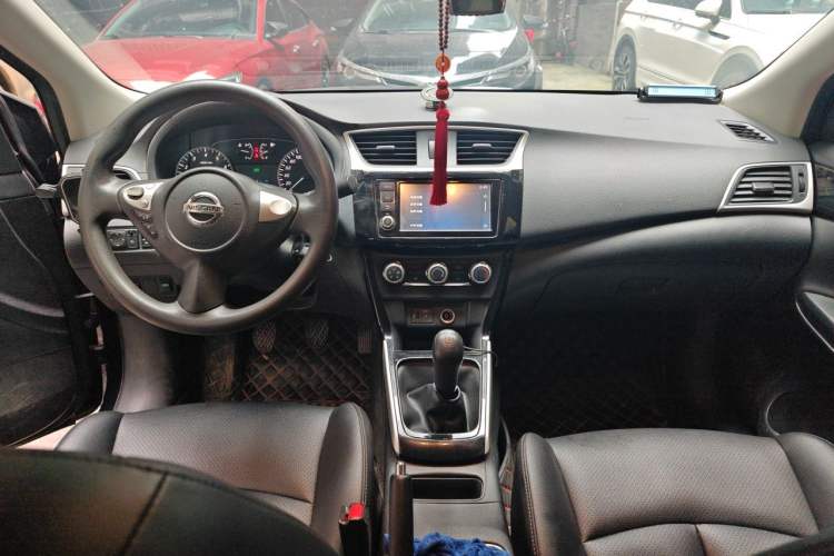 Used Nissan Sylphy 2019 Classic 1.6 XL Manual Luxury Edition Center Console