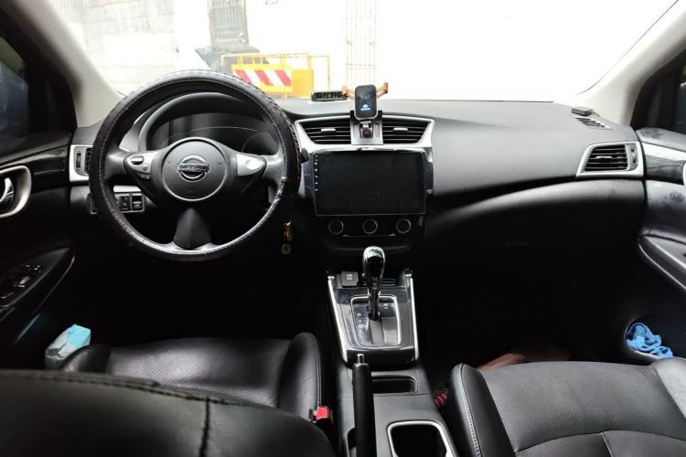 Used Nissan Sylphy 2019 1.6XV CVT Smart Connect Luxury Edition China V Standard Center Console