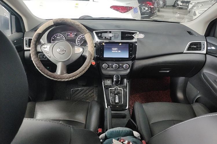 Used Nissan Sylphy 2019 1.6XV CVT Smart Connect Luxury Edition China VI Standard Center Console