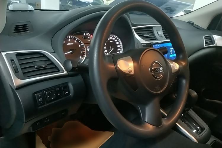 Used Nissan Sylphy 2019 Classic 1.6XE CVT Comfort Edition Center Console