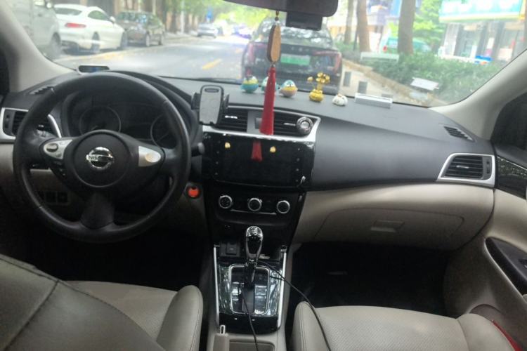 Used Nissan Sylphy 2019 1.6XV CVT Smart Connect Luxury Edition China V Standard Center Console