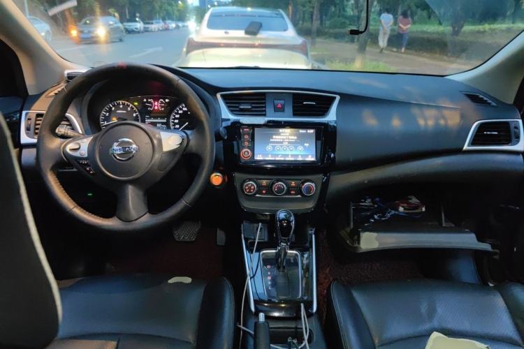 Used Nissan Sylphy 2019 1.6XV CVT Smart Connect Luxury Edition China V Standard Center Console