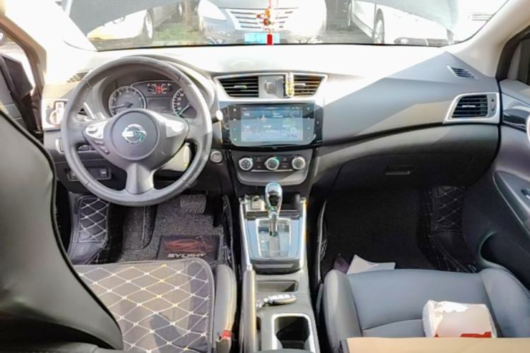 Used Nissan Sylphy 2019 1.6XV CVT Smart Connect Luxury Edition China VI Standard Center Console