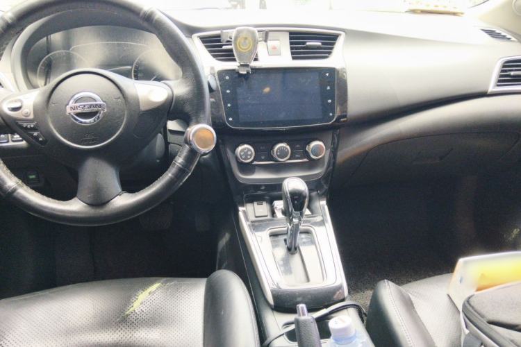 Used Nissan Sylphy 2019 1.6XV CVT Smart Connect Luxury Edition China V Standard Center Console