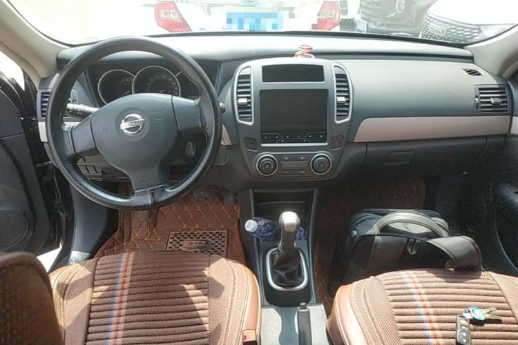 Used Nissan Sylphy 2019 Classic 1.6XE+ Manual SmartConnect Leading Edition Center Console