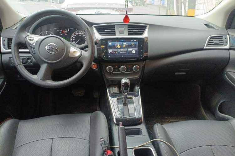 Used Nissan Sylphy 2019 1.6XV CVT Smart Connect Luxury Edition China VI Standard Center Console