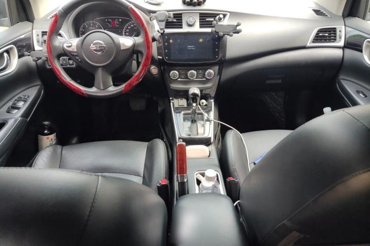Used Nissan Sylphy 2019 1.6XV CVT Smart Connect Luxury Edition China VI Standard Center Console