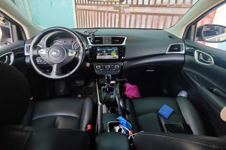 Used Nissan Sylphy 2019 1.6XV CVT Smart Connect Luxury Edition China VI Standard Center Console