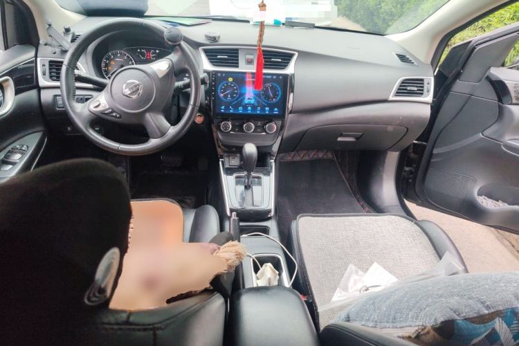 Used Nissan Sylphy 2019 1.6XV CVT Smart Connect Luxury Edition China VI Standard Center Console