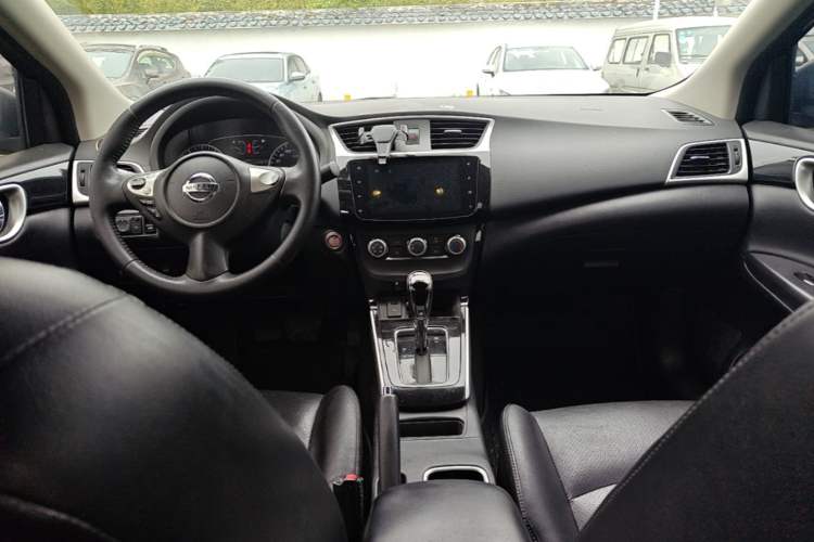 Used Nissan Sylphy 2019 1.6XV CVT Smart Connect Luxury Edition China VI Standard Center Console