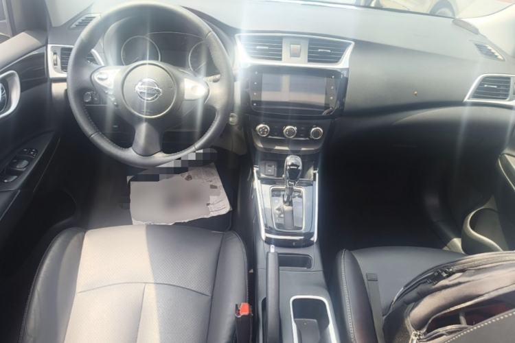 Used Nissan Sylphy 2019 1.6XV CVT Smart Connect Luxury Edition China VI Standard Center Console