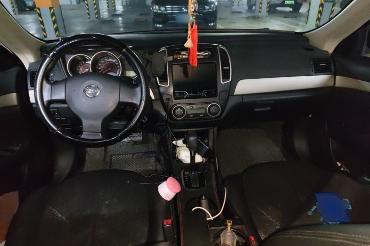 Used Nissan Sylphy 2019 Classic 1.6XE+ CVT SmartConnect Leading Edition Center Console