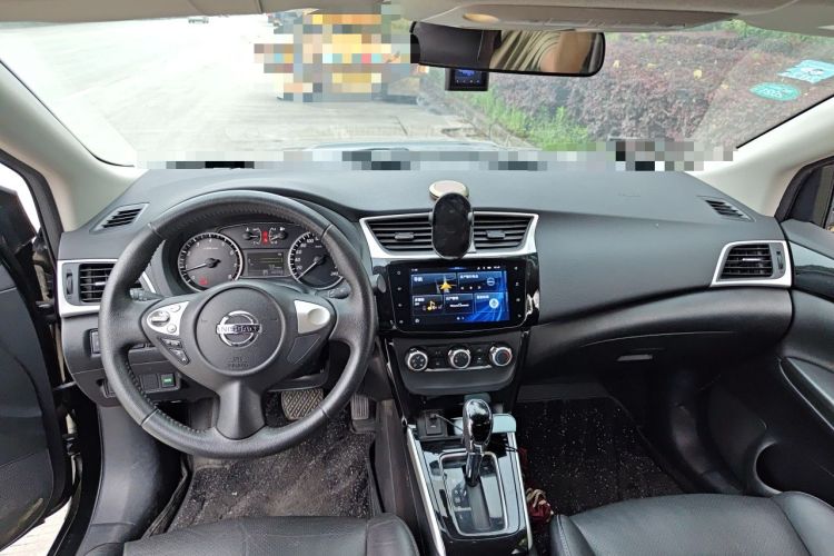 Used Nissan Sylphy 2019 1.6XV CVT Smart Connect Luxury Edition China VI Standard Center Console