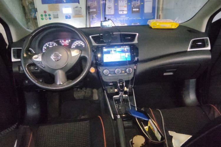 Used Nissan Sylphy 2019 1.6XV CVT Smart Connect Luxury Edition China VI Standard Center Console