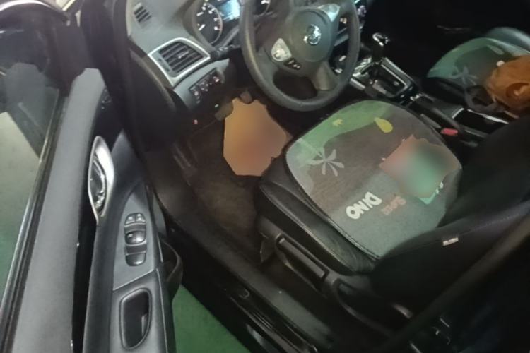 Used Nissan Sylphy 2019 1.6XV CVT Smart Connect Luxury Edition China VI Standard Driver Seat