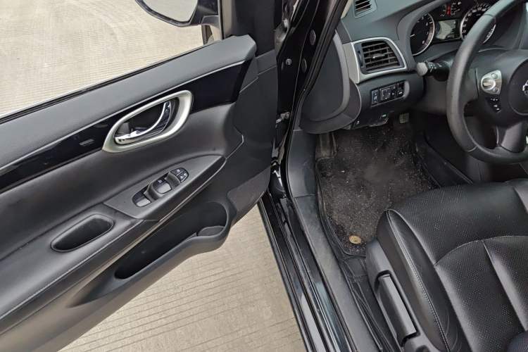 Used Nissan Sylphy 2019 1.6XV CVT Smart Connect Luxury Edition China VI Standard Driver Seat