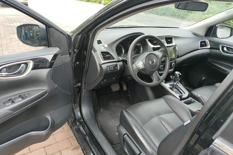 Used Nissan Sylphy 2019 1.6XV CVT Smart Connect Luxury Edition China VI Standard Driver Seat