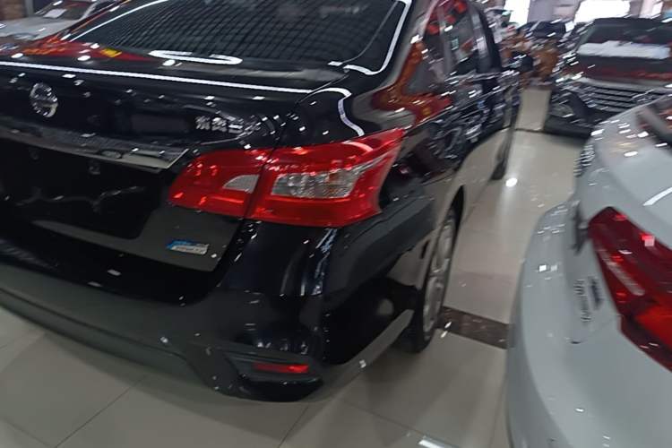 Used Nissan Sylphy 2019 1.6XV CVT Smart Connect Luxury Edition China VI Standard Exterior 3