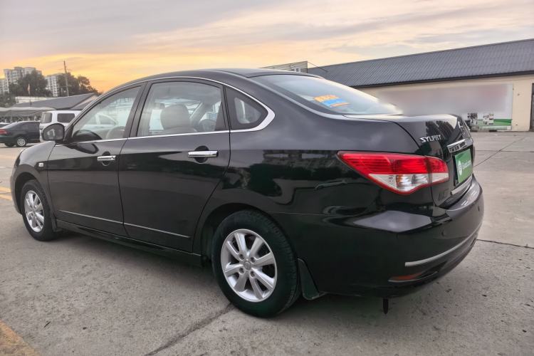 Used Nissan Sylphy 2019 Classic 1.6XE+ Manual Smart Connect Luxury Edition Exterior 4