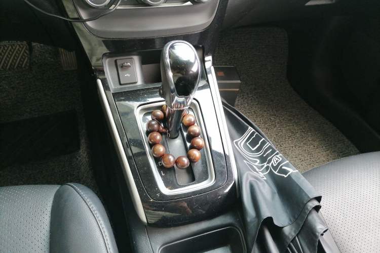Used Nissan Sylphy 2019 1.6XV CVT Smart Connect Luxury Edition China VI Standard Gear Lever