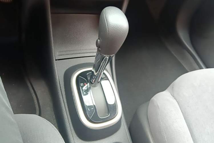 Used Nissan Sylphy 2019 Classic 1.6XE+ CVT SmartConnect Leading Edition Gear Lever