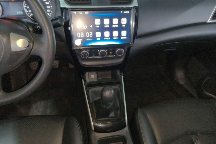 Used Nissan Sylphy 2019 1.6XL Manual Luxury Version China VI Standard Gear Lever