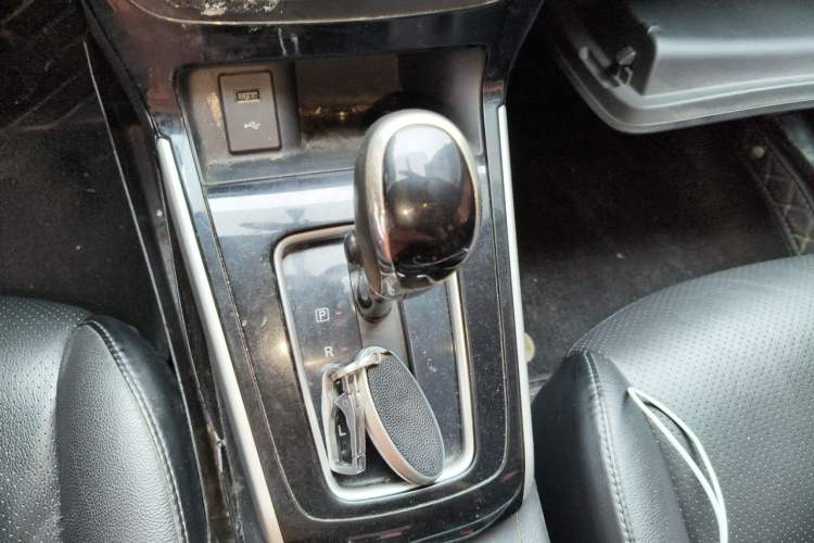 Used Nissan Sylphy 2019 1.6XV CVT Smart Connect Luxury Edition China V Standard Gear Lever