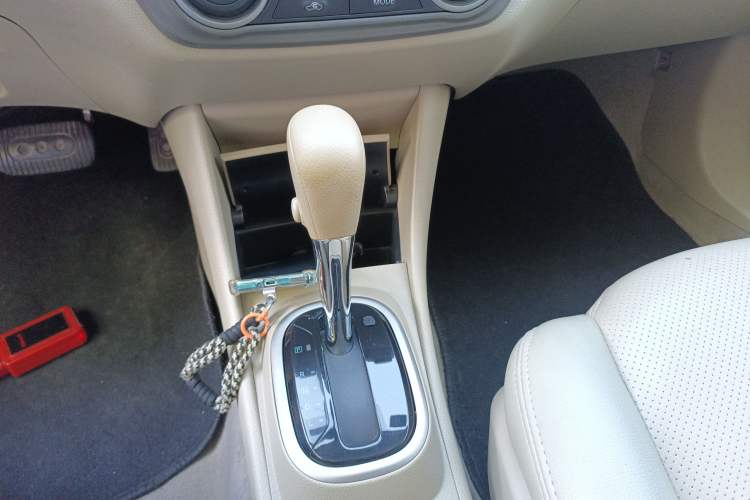 Used Nissan Sylphy 2019 Classic 1.6XE+ CVT SmartConnect Leading Edition Gear Lever