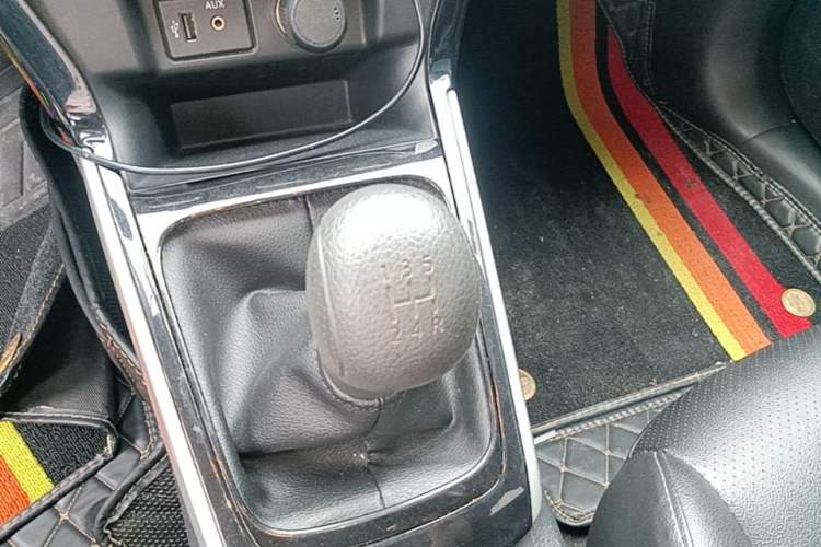 Used Nissan Sylphy 2019 Classic 1.6 XL Manual Luxury Edition Gear Lever