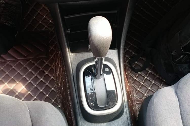 Used Nissan Sylphy 2019 Classic 1.6XE+ CVT SmartConnect Leading Edition Gear Lever