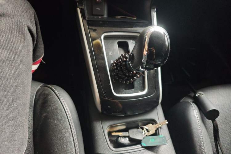 Used Nissan Sylphy 2019 1.6XV CVT Smart Connect Luxury Edition China VI Standard Gear Lever