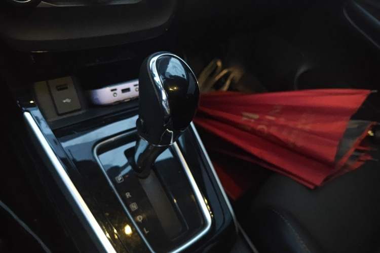 Used Nissan Sylphy 2019 1.6XV CVT Smart Connect Luxury Edition China VI Standard Gear Lever