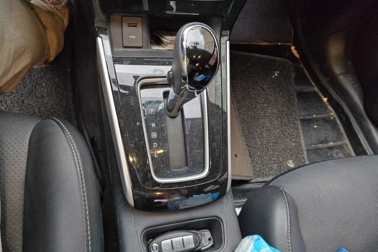 Used Nissan Sylphy 2019 1.6XV CVT Smart Connect Luxury Edition China V Standard Gear Lever