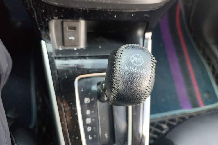 Used Nissan Sylphy 2019 1.6XV CVT Smart Connect Luxury Edition China VI Standard Gear Lever
