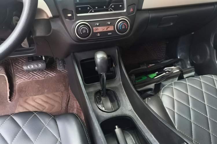 Used Nissan Sylphy 2019 Classic 1.6XE+ CVT SmartConnect Leading Edition Gear Lever