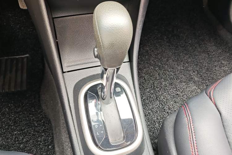 Used Nissan Sylphy 2019 Classic 1.6XE+ CVT SmartConnect Leading Edition Gear Lever