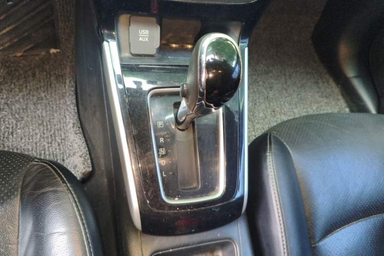 Used Nissan Sylphy 2019 Classic 1.6XL CVT Luxury Edition Gear Lever
