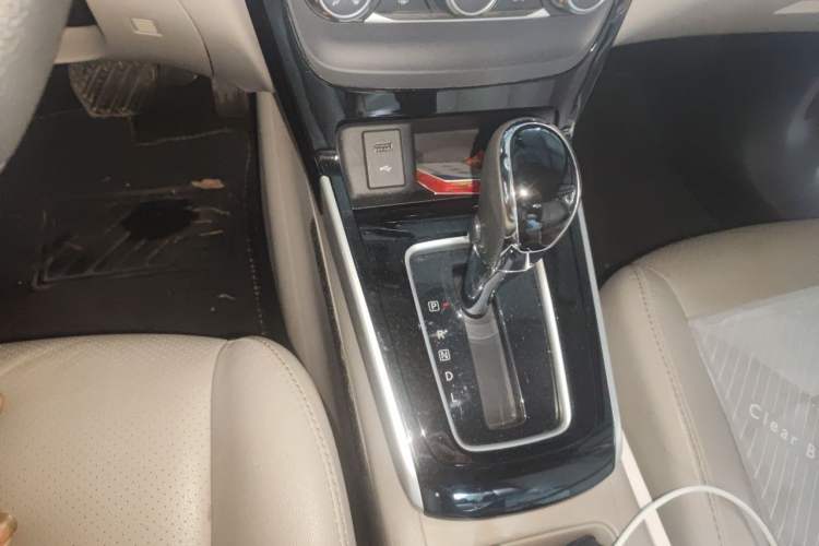 Used Nissan Sylphy 2019 1.6XV CVT Smart Connect Luxury Edition China VI Standard Gear Lever