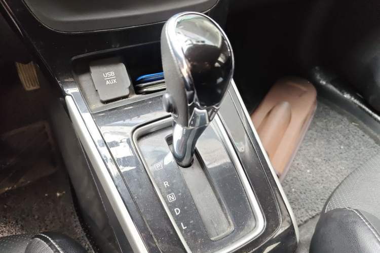 Used Nissan Sylphy 2019 1.6XV CVT Smart Connect Luxury Edition China V Standard Gear Lever