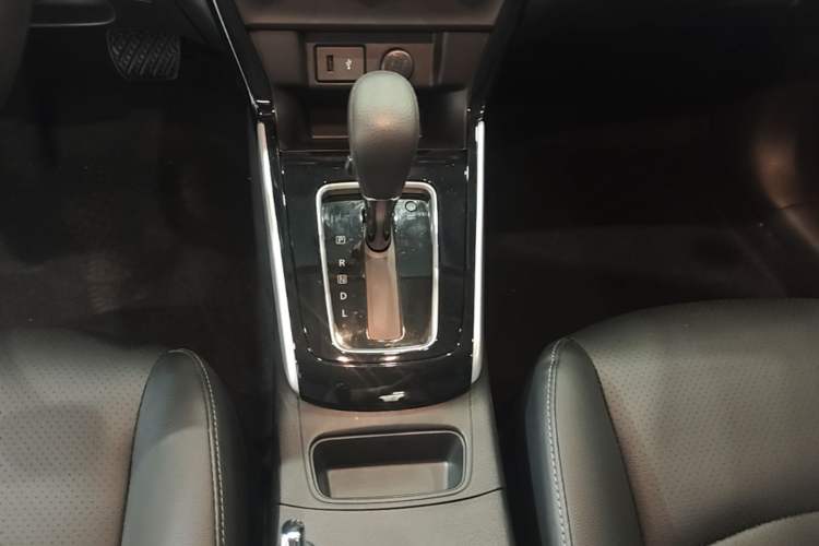 Used Nissan Sylphy 2019 Classic 1.6XL CVT Luxury Edition Gear Lever