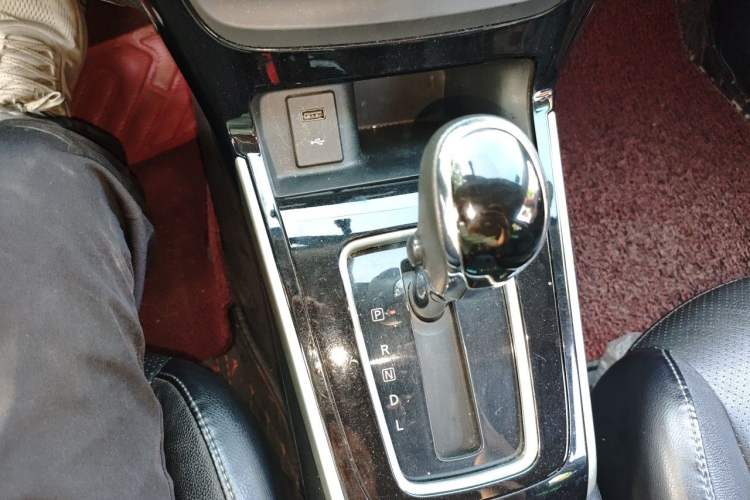 Used Nissan Sylphy 2019 1.6XV CVT Smart Connect Luxury Edition China VI Standard Gear Lever