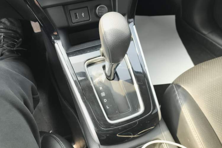 Used Nissan Sylphy 2019 Classic 1.6XL CVT Luxury Edition Gear Lever