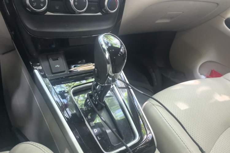 Used Nissan Sylphy 2019 1.6XV CVT Smart Connect Luxury Edition China V Standard Gear Lever
