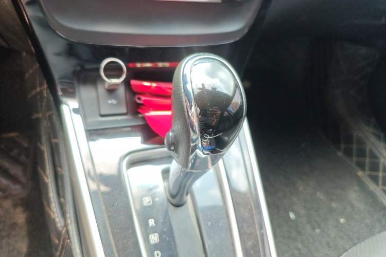 Used Nissan Sylphy 2019 1.6XV CVT Smart Connect Luxury Edition China V Standard Gear Lever