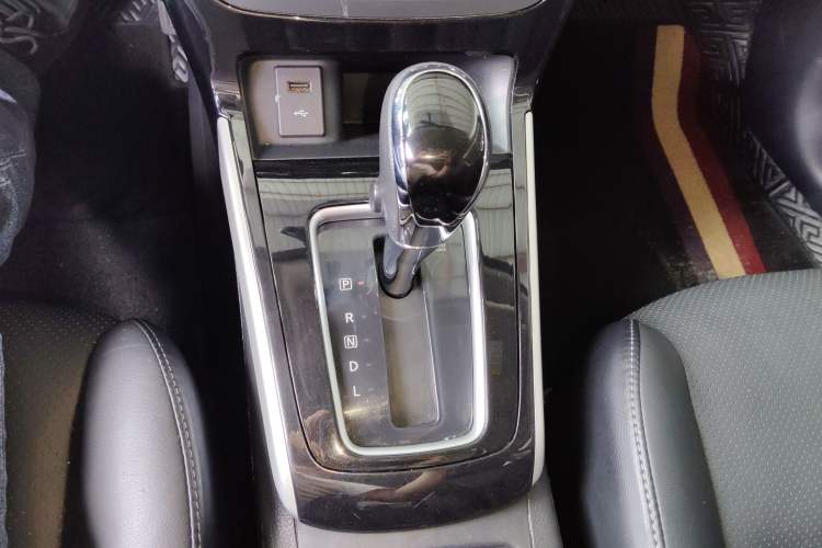 Used Nissan Sylphy 2019 1.6XV CVT Smart Connect Luxury Edition China VI Standard Gear Lever