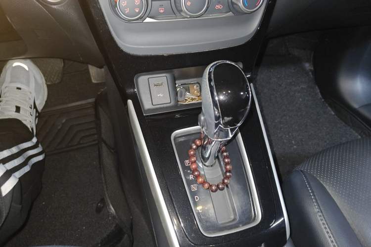 Used Nissan Sylphy 2019 1.6XV CVT Smart Connect Luxury Edition China V Standard Gear Lever