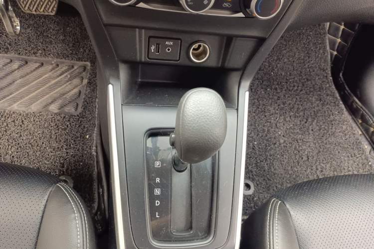 Used Nissan Sylphy 2019 Classic 1.6XE CVT Comfort Edition Gear Lever