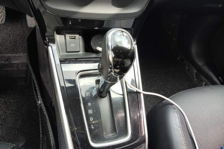 Used Nissan Sylphy 2019 1.6XV CVT Smart Connect Luxury Edition China VI Standard Gear Lever