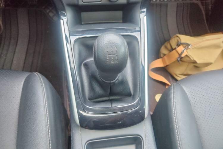Used Nissan Sylphy 2019 Classic 1.6 XL Manual Luxury Edition Gear Lever