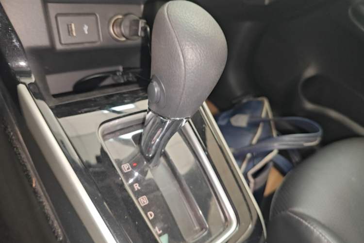 Used Nissan Sylphy 2019 Classic 1.6XL CVT Luxury Edition Gear Lever